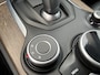 Alfa Romeo Stelvio 2.0 T AWD 280PK | Raggazzon | Zeer Netjes! | Leer | All-Black | Ti-Difusser.