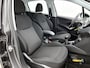Peugeot 208 Blue Lion 82pk | Navigatie | Parkeersensoren | Airco | Cruise Control | DAB+ radio | Bluetooth | Armsteun | Apple Carplay / Android Auto | Multifunctioneel stuurwiel | 16" lichtmetalen velgen |