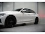 BMW 3-Serie 330e eDrive Edition High Executive | Stoelverwarming | Navigatie | Apple Carplay | Parkeersensoren | Keyless | Cruise Control | LED | Leer | Trekhaak | Climate Control | SOH 89%