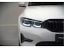 BMW 3-Serie 330e eDrive Edition High Executive | Stoelverwarming | Navigatie | Apple Carplay | Parkeersensoren | Keyless | Cruise Control | LED | Leer | Trekhaak | Climate Control |