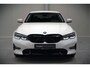 BMW 3-Serie 330e eDrive Edition High Executive | Stoelverwarming | Navigatie | Apple Carplay | Parkeersensoren | Keyless | Cruise Control | LED | Leer | Trekhaak | Climate Control |