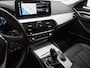 BMW 5-Serie Touring 520e | LED Grille | Keyless | Leder | Sfeerlicht | Camera | Memory | Cruise | Carplay