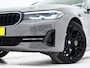 BMW 5-Serie Touring 520e | LED Grille | Keyless | Leder | Sfeerlicht | Camera | Memory | Cruise | Carplay