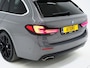 BMW 5-Serie Touring 520e | LED Grille | Keyless | Leder | Sfeerlicht | Camera | Memory | Cruise | Carplay