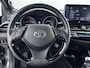 Toyota C-HR / C-HR+ 1.8 Hybrid Style | Apple Carplay / Android Auto | Dodehoek detectie | Stoelverwarming | LED | Parkeersensoren voor/achter | Adaptive Cruise | Keyless | Camera | 18 inch