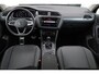 Volkswagen Tiguan 1.4 TSI eHybrid Life Active 150PK / 110kW, Digital cockpit, verwarmbare voorstoelen, verwarmbaar multifunctioneel lederen stuurwiel, adaptieve cruise control (acc), 30 kleuren sfeerverlichting, elektrisch verstel-, verwarm- en inklapbare buitenspiegels (spiegelpakket), navigatie, LED verlichting, 17" LMV, draadloos Apple Carplay & Android Auto, parkeersensoren voor en achter (pdc), DAB+ etc.