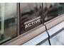 Volkswagen Tiguan 1.4 TSI eHybrid Life Active 150PK / 110kW, Digital cockpit, verwarmbare voorstoelen, verwarmbaar multifunctioneel lederen stuurwiel, adaptieve cruise control (acc), 30 kleuren sfeerverlichting, elektrisch verstel-, verwarm- en inklapbare buitenspiegels (spiegelpakket), navigatie, LED verlichting, 17" LMV, draadloos Apple Carplay & Android Auto, parkeersensoren voor en achter (pdc), DAB+ etc.