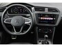 Volkswagen Tiguan 1.4 TSI eHybrid Life Active 150PK / 110kW, Digital cockpit, verwarmbare voorstoelen, verwarmbaar multifunctioneel lederen stuurwiel, adaptieve cruise control (acc), 30 kleuren sfeerverlichting, elektrisch verstel-, verwarm- en inklapbare buitenspiegels (spiegelpakket), navigatie, LED verlichting, 17" LMV, draadloos Apple Carplay & Android Auto, parkeersensoren voor en achter (pdc), DAB+ etc.