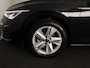 Volkswagen Golf Variant 1.0 eTSI Life | 110 pk Automaat (DSG) | Verlengde garantie | Navigatie | Parkeersensoren | Achteruitrijcamera | LED koplampen |17" All season banden |