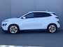 Hyundai Kona Electric EV Fashion 64 kWh / 100% SOH / NL auto / Cruise Control Adaptief / Lane Assist / Dode Hoek Detectie / Keyless Entry & Start / Apple Carplay & Android Auto / Navigatie / Lichtmetalen Velgen 17" / Head-Up Display /