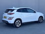 Hyundai Kona Electric EV Fashion 64 kWh / 100% SOH / NL auto / Cruise Control Adaptief / Lane Assist / Dode Hoek Detectie / Keyless Entry & Start / Apple Carplay & Android Auto / Navigatie / Lichtmetalen Velgen 17" / Head-Up Display /
