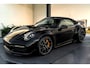 Porsche 911 Cabrio 3.8 Turbo S 478kW/650pk PDK8 NL-AUTO! SPORT DESIGN + AERO-PAKKET + PCCB + BURMESTER + NACHTZICHT + 18-WEG STOELEN + ADAPT.CRUISE + 360 CAMERA + LIFT + KEYLESS ENTRY&DRIVE + CHRONO + PDLS PLUS + PASM SPORT + BLUE EYE + VOL PPF + 20/21" LM-VELGEN!