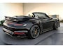 Porsche 911 Cabrio 3.8 Turbo S 478kW/650pk PDK8 NL-AUTO! SPORT DESIGN + AERO-PAKKET + PCCB + BURMESTER + NACHTZICHT + 18-WEG STOELEN + ADAPT.CRUISE + 360 CAMERA + LIFT + KEYLESS ENTRY&DRIVE + CHRONO + PDLS PLUS + PASM SPORT + BLUE EYE + VOL PPF + 20/21" LM-VELGEN!