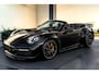 Porsche 911 Cabrio 3.8 Turbo S 478kW/650pk PDK8 NL-AUTO! SPORT DESIGN + AERO-PAKKET + PCCB + BURMESTER + NACHTZICHT + 18-WEG STOELEN + ADAPT.CRUISE + 360 CAMERA + LIFT + KEYLESS ENTRY&DRIVE + CHRONO + PDLS PLUS + PASM SPORT + BLUE EYE + VOL PPF + 20/21" LM-VELGEN!