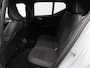 Volvo EX40 Single Motor Extended Range Plus Europa 82 kWh / Nubuck / Elek. Verst. Stoelen / Verwarmbare Stoelen + Stuurwiel / BLIS / Keyless / Adaptive Cruise / Extra Getint Glas /
