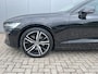 Volvo V60 2.0 T6 Recharge AWD R-Design Trekhaak Navigatie Pilot Assist ACC Leder Stoelverwarming Stuurverwarming 19 Inch Velgen Camera DAB Blis Extra Getint Glas Plug in Hybride