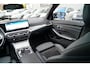BMW 3-Serie Touring 330e xDrive M-pakket | Panorama | HuD | Sfeerverlichting | BMW LED | Camera | Portimao blau metallic |