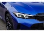 BMW 3-Serie Touring 330e xDrive M-pakket | Panorama | HuD | Sfeerverlichting | BMW LED | Camera | Portimao blau metallic |