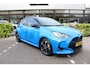 Toyota Yaris 1.5 Hybrid 130 Launch Edition Bi-tone | Rijklaar | Blind Spot | Head Up | Sensoren v+a | Stoel-/stuurverw. | JBL | Half-leder | NL-auto