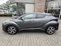 Toyota C-HR / C-HR+ 2.0 HYBRID DYNAMIC NL-AUTO AFN-TREKHAAK APPLE/ANDROID 18'' LM-VELGEN LED KEYLESS PARK-SENSOREN NAVI AD-CRUISE