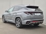 Hyundai Tucson 1.6 T-GDI 4wd N Line Sky 4WD / Dealer onderhouden / Fabrieksgarantie tot 03-2027 / Trekhaak afneembaar / Panorama schuifdak / Trekgewicht 1650 kg / Navigatie / Apple Carplay Android / Elektrische achterklep / Stuur- Stoel & Achterbank verwarming / Rondomzicht camera /