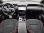 Hyundai Tucson 1.6 T-GDI 4wd N Line Sky 4WD / Dealer onderhouden / Fabrieksgarantie tot 03-2027 / Trekhaak afneembaar / Panorama schuifdak / Trekgewicht 1650 kg / Navigatie / Apple Carplay Android / Elektrische achterklep / Stuur- Stoel & Achterbank verwarming / Rondomzicht camera /