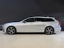 Volvo V90 2.0 B4 R-Design | Panoramadak | Elektr. trekhaak | Head-Up | Camera | Harman Kardon | Adaptive cruise | Dealer onderhouden