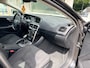 Volvo V40 1.6 D2 Kinetic lichte zijschade Navigatie/Clima/Trekhaak/Radio CD/MP3/Led achterlichten/Hill Hold/Start stop