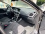 Volvo V40 1.6 D2 Kinetic lichte zijschade Navigatie/Clima/Trekhaak/Radio CD/MP3/Led achterlichten/Hill Hold/Start stop