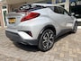Toyota C-HR / C-HR+ 1.8 Hybrid Style Verw. voorstoelen/Cuisecontr. adapief/Keyless entry+Start/Dodehoek detectie/Autom. Airco/Parkeer Assistent+Sensoren V+A/Navi Full map/Audio instal. Premium