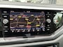 Volkswagen Polo 1.0 TSI Highline Airco - Apple carplay - Navigatie - Parkeersensoren - Parkeer assistent - Cruise control - Licht metalen velgen 16 inch - Lederen versnellingspook - Bluetooth - Led verlichting - Radio - Start/stop systeem - Stuur leder - Stuur multifunctioneel - Elektrische ramen