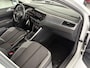 Volkswagen Polo 1.0 TSI Highline Airco - Apple carplay - Navigatie - Parkeersensoren - Parkeer assistent - Cruise control - Licht metalen velgen 16 inch - Lederen versnellingspook - Bluetooth - Led verlichting - Radio - Start/stop systeem - Stuur leder - Stuur multifunctioneel - Elektrische ramen