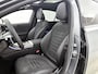 Mercedes-Benz C-klasse 300 e Business Solution AMG | Comfortpakket Plus | Nightpakket | Middenconsole metaalstructuur | Trekhaak | GUARD 360° Plus | Panoramaschuifdak | 360° camera | Diamond grill | 19" multispaaks lichtmetalen AMG-velgen |