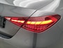 Mercedes-Benz C-klasse 300 e Business Solution AMG | Comfortpakket Plus | Nightpakket | Middenconsole metaalstructuur | Trekhaak | GUARD 360° Plus | Panoramaschuifdak | 360° camera | Diamond grill | 19" multispaaks lichtmetalen AMG-velgen |