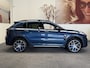 Lynk & Co 01 1.5 ZWARTE HEMEL 100 STUKS OP VOORRAAD ! VOL OPTIES ! 360 CAMERA ADAPTIVE CRUISE CONTROL PANORAMA SCHUIF/KANTELDAK APPLE CARPLAY/ANDROID RIJSTROOKSENSOREN ZEER MOOI !!