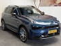 Lynk & Co 01 1.5 ZWARTE HEMEL 100 STUKS OP VOORRAAD ! VOL OPTIES ! 360 CAMERA ADAPTIVE CRUISE CONTROL PANORAMA SCHUIF/KANTELDAK APPLE CARPLAY/ANDROID RIJSTROOKSENSOREN ZEER MOOI !!