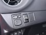 Toyota Yaris 1.5I Hybrid Aut. Premium Panoramadak Trekhaak Navi Camera Ecc Cruise Control Keyless Lane Assist Lmv Privacy Glas Isofix DAB USB Bluetooth Regen-Lichtsensor Dealeronderhouden Origineel Nederlandse Auto