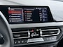 BMW 1-Serie 118i Aut. Sport Line Live cockpit pro Shadow-line Stoelverwarming Apple Carplay Android Auto Navi Ecc Cruise Control Pdc Business Edition Lmv 17" Led DAB Regen-Lichtsensor Verkeersbord detectie Rijstrooksensor Dealeronderhouden