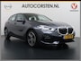 BMW 1-Serie 118i Aut. Sport Line Live cockpit pro Shadow-line Stoelverwarming Apple Carplay Android Auto Navi Ecc Cruise Control Pdc Business Edition Lmv 17" Led DAB Regen-Lichtsensor Verkeersbord detectie Rijstrooksensor Dealeronderhouden