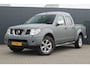 Nissan Navara 2.5 dCi LE Double C. 4X4 | Luchtvering | Trekhaak | Climate control | Cruise control | Navigatie | Bluetooth | Parkeersensoren |