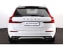 Volvo XC60 T8 Recharge AWD R-Design - Panorama/schuifdak - IntelliSafe Assist & Surround - Harman/Kardon audio - Adaptieve LED koplampen - Parkeercamera achter - Verwarmde voorstoelen, stuur & achterbank - Parkeersensoren voor & achter - Elektr. bedienb. voorstoelen met geheugen - Draadloze tel. lader - Standkachel - Extra getint glas - Semi elektr. inklapbare trekhaak - 19 inch LMV