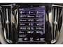 Volvo XC60 T8 Recharge AWD R-Design - Panorama/schuifdak - IntelliSafe Assist & Surround - Harman/Kardon audio - Adaptieve LED koplampen - Parkeercamera achter - Verwarmde voorstoelen, stuur & achterbank - Parkeersensoren voor & achter - Elektr. bedienb. voorstoelen met geheugen - Draadloze tel. lader - Standkachel - Extra getint glas - Semi elektr. inklapbare trekhaak - 19 inch LMV