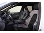 Volvo XC60 T8 Recharge AWD R-Design - Panorama/schuifdak - IntelliSafe Assist & Surround - Harman/Kardon audio - Adaptieve LED koplampen - Parkeercamera achter - Verwarmde voorstoelen, stuur & achterbank - Parkeersensoren voor & achter - Elektr. bedienb. voorstoelen met geheugen - Draadloze tel. lader - Standkachel - Extra getint glas - Semi elektr. inklapbare trekhaak - 19 inch LMV