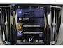 Volvo XC60 T8 Recharge AWD R-Design - Panorama/schuifdak - IntelliSafe Assist & Surround - Harman/Kardon audio - Adaptieve LED koplampen - Parkeercamera achter - Verwarmde voorstoelen, stuur & achterbank - Parkeersensoren voor & achter - Elektr. bedienb. voorstoelen met geheugen - Draadloze tel. lader - Standkachel - Extra getint glas - Semi elektr. inklapbare trekhaak - 19 inch LMV