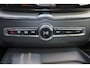 Volvo XC60 T8 Recharge AWD R-Design - Panorama/schuifdak - IntelliSafe Assist & Surround - Harman/Kardon audio - Adaptieve LED koplampen - Parkeercamera achter - Verwarmde voorstoelen, stuur & achterbank - Parkeersensoren voor & achter - Elektr. bedienb. voorstoelen met geheugen - Draadloze tel. lader - Standkachel - Extra getint glas - Semi elektr. inklapbare trekhaak - 19 inch LMV