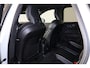 Volvo XC60 T8 Recharge AWD R-Design - Panorama/schuifdak - IntelliSafe Assist & Surround - Harman/Kardon audio - Adaptieve LED koplampen - Parkeercamera achter - Verwarmde voorstoelen, stuur & achterbank - Parkeersensoren voor & achter - Elektr. bedienb. voorstoelen met geheugen - Draadloze tel. lader - Standkachel - Extra getint glas - Semi elektr. inklapbare trekhaak - 19 inch LMV
