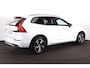 Volvo XC60 T8 Recharge AWD R-Design - Panorama/schuifdak - IntelliSafe Assist & Surround - Harman/Kardon audio - Adaptieve LED koplampen - Parkeercamera achter - Verwarmde voorstoelen, stuur & achterbank - Parkeersensoren voor & achter - Elektr. bedienb. voorstoelen met geheugen - Draadloze tel. lader - Standkachel - Extra getint glas - Semi elektr. inklapbare trekhaak - 19 inch LMV