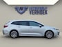 Toyota Corolla Touring Sports 2.0 Hybrid Business Intro Trekhaak - NL Auto - Carplay