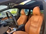 Volvo XC60 2.0 T5 FWD Ocean Race Airco | Camera | Cruise Control | Elktrische Stoelen | LMV 18" | Leer | Navi | PDC V&A | Pano | Stoel-Stuurverwarming |