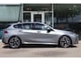 BMW 1-Serie (f70) 120 M-SPORT 150pk AUT I Carplay I Harman Kardon I Navi I DAB I Sfeerverlichting